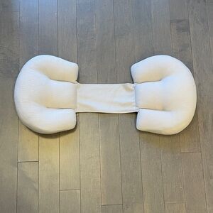 Pregnancy pillow for stomach support